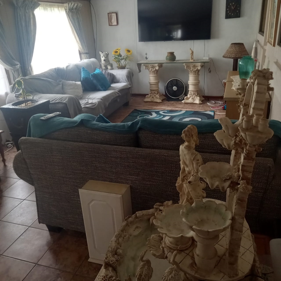2 Bedroom Property for Sale in Grootbrakhoogte Western Cape